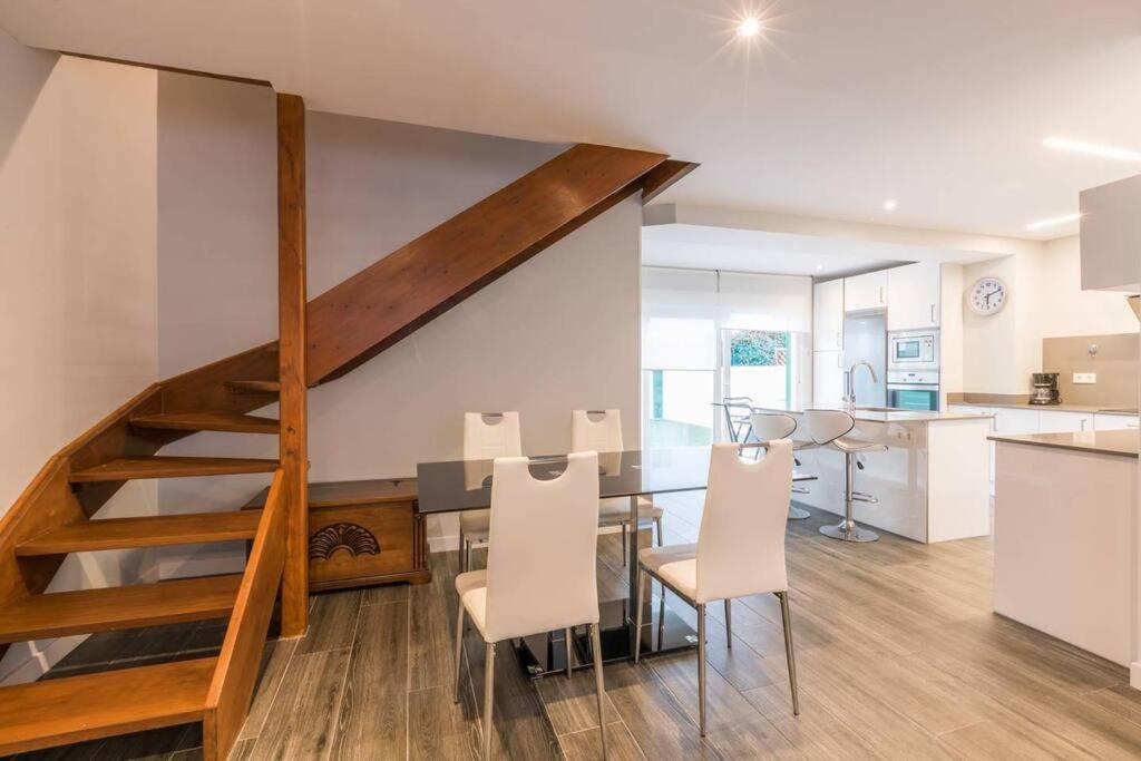 Chalet En La Cuidad- Con Jardin Y Barbacoa ヒホン エクステリア 写真