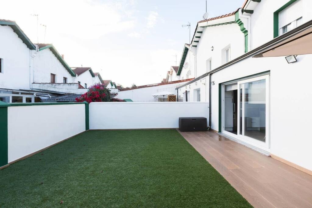 Chalet En La Cuidad- Con Jardin Y Barbacoa ヒホン エクステリア 写真